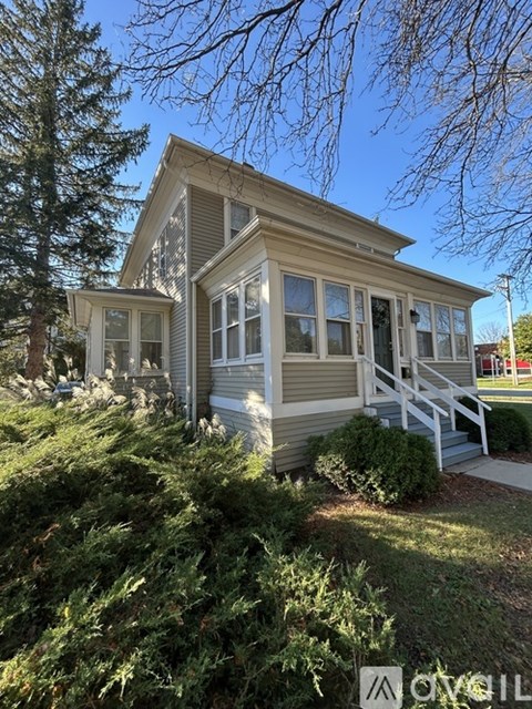 400 S Hough St 2 Beds Apartment for Rent