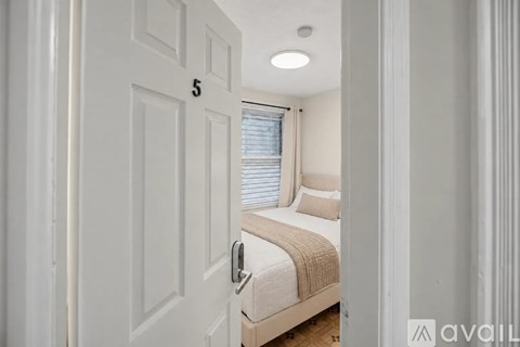 242 Franklin St 5 Beds Apartment for Rent