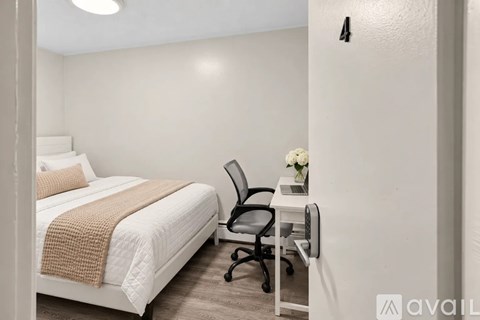 242 Franklin St 5 Beds Apartment for Rent