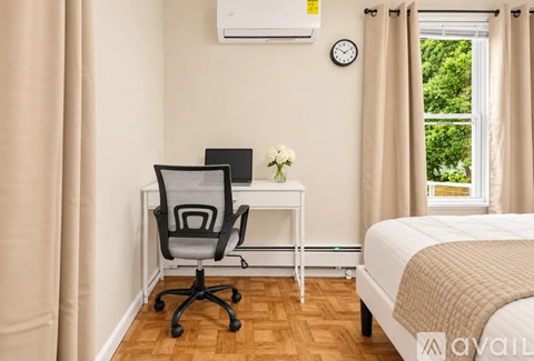 242 Franklin St 5 Beds Apartment for Rent