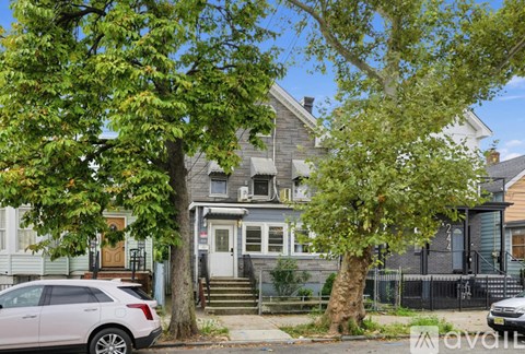 242 Franklin St 5 Beds Apartment for Rent