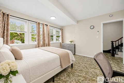 242 Franklin St 5 Beds Apartment for Rent