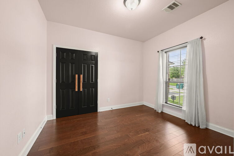 13638 Cantebury Avenue 3 Beds Single Family Home for Rent - Photo gallery 5
