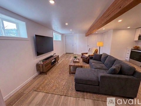 8 Chestnut St 2 Beds Apartment for Rent