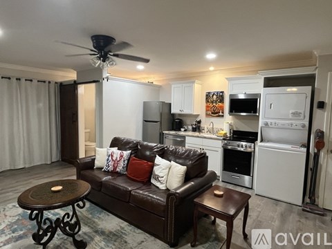 527 St Joseph St 2 Beds Apartment for Rent