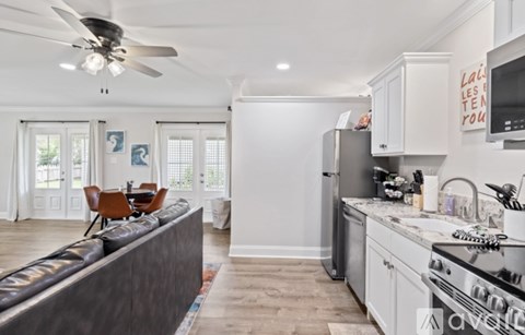 527 St Joseph St 2 Beds Apartment for Rent