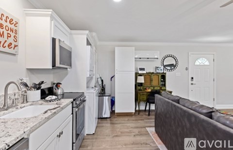 527 St Joseph St 2 Beds Apartment for Rent