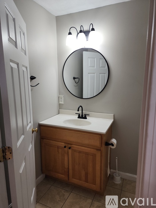 A bathroom with a sink and a mirror.