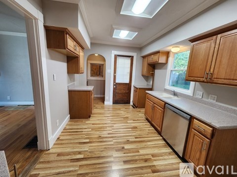 522 Bowen St 3 Beds Apartment for Rent