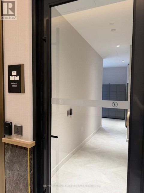 A hallway with a sign that says "parcel room".