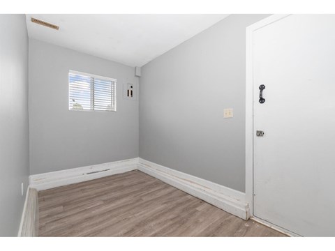 LOWER 46766 FIRST AVENUE, Chilliwack Proper East 1 Apartment for Rent