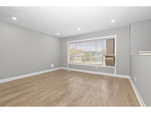 UPPER 46766 FIRST AVENUE, Chilliwack Proper East 3 Beds Apartment for Rent