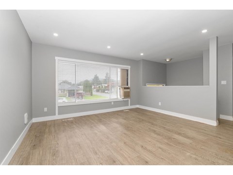 UPPER 46766 FIRST AVENUE, Chilliwack Proper East 3 Beds Apartment for Rent