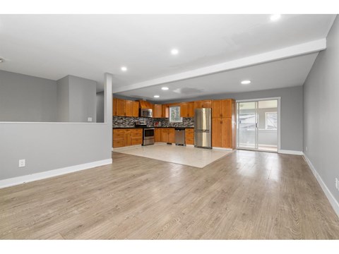 UPPER 46766 FIRST AVENUE, Chilliwack Proper East 3 Beds Apartment for Rent