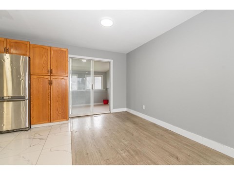 UPPER 46766 FIRST AVENUE, Chilliwack Proper East 3 Beds Apartment for Rent