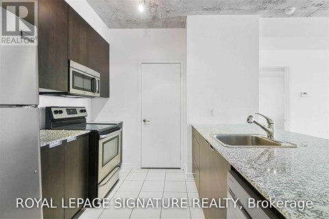 904 - 400 WELLINGTON STREET W 2 Beds Apartment for Rent