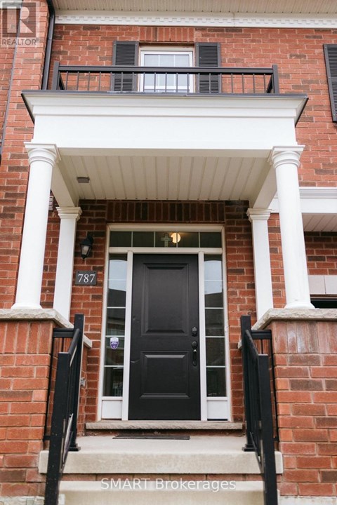 787 BANKS CRESCENT 3 Beds Apartment for Rent