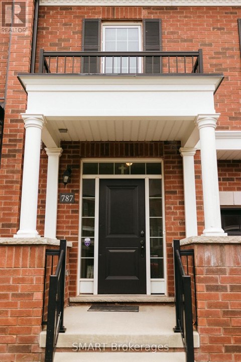 787 BANKS CRESCENT 3 Beds Apartment for Rent