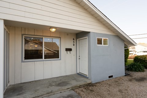 650 Cypress Avenue 2 Beds Apartment for Rent