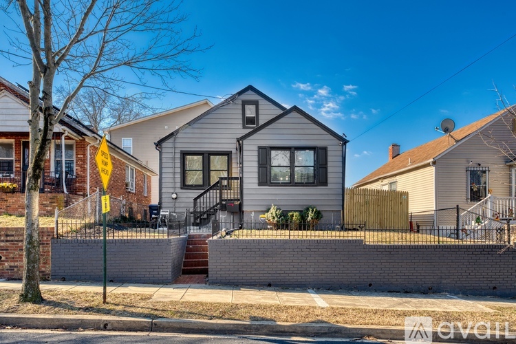 5503 Jay St NE 4 Beds Single Family Home for Rent - Photo gallery 1