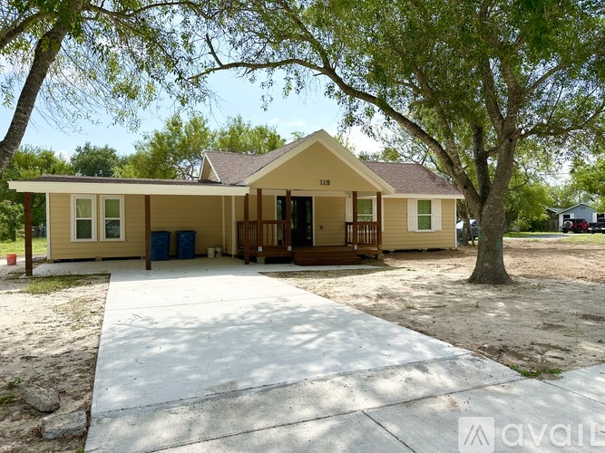 119 Ebony Avenue 3 Beds Single Family Home for Rent - Photo gallery 1