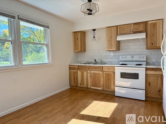 1284 W Marquette Woods Rd 2 Beds Single Family Home for Rent - Photo gallery 2