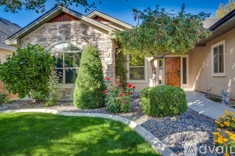 1074 W Yosemite St 4 Beds Single Family Home for Rent - Photo gallery 4