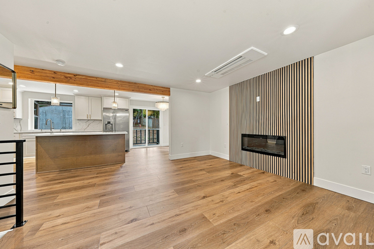 2305 NE 95th St 3 Beds Single Family Home for Rent - Photo gallery 2