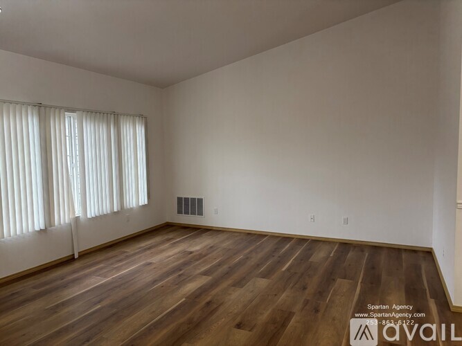 14703 151st Ave E 3 Beds Single Family Home for Rent - Photo gallery 4