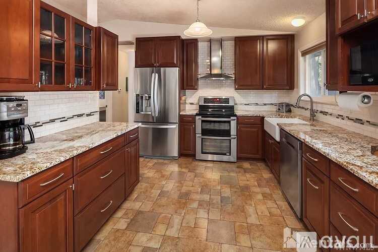 2112 145th Avenue Southeast 3 Beds Single Family Home for Rent - Photo gallery 3