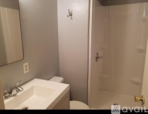 414 Pine St 3 Beds Apartment for Rent