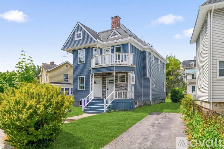 31 Wickham Ave 5 Beds Single Family Home for Rent - Photo gallery 1