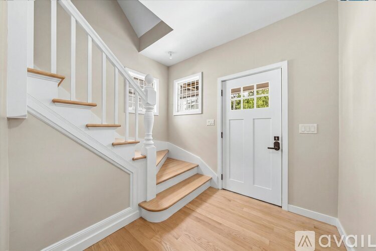 31 Wickham Ave 5 Beds Single Family Home for Rent - Photo gallery 4