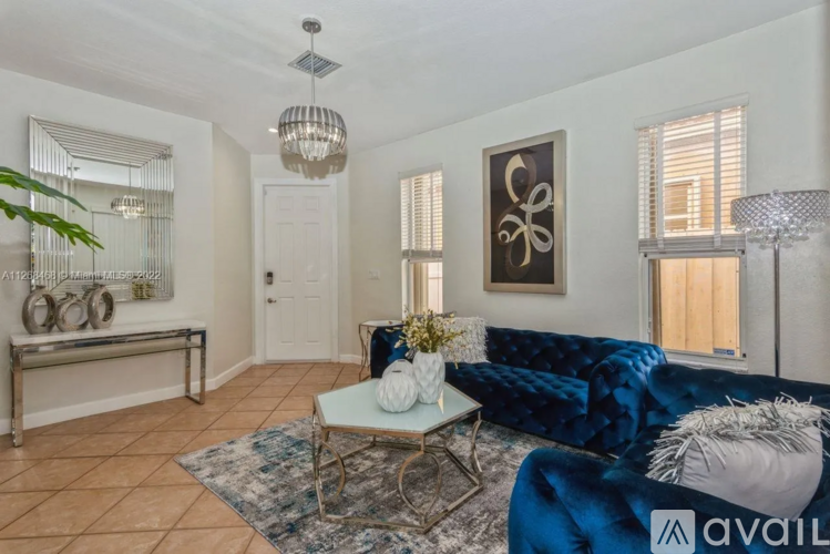 2240 Northeast 37th Terrace 3 Beds Single Family Home for Rent - Photo gallery 5