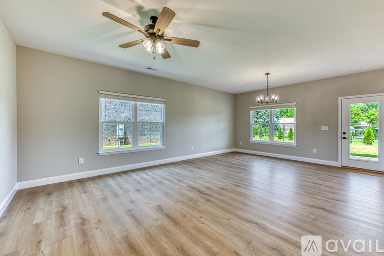 209 University Pkwy 4 Beds Single Family Home for Rent - Photo gallery 3