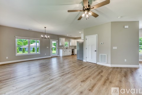209 University Pkwy 4 Beds Apartment for Rent
