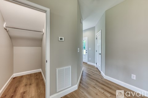 209 University Pkwy 4 Beds Apartment for Rent