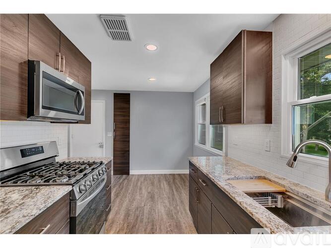 1248 13th Ave N 3 Beds Single Family Home for Rent - Photo gallery 2
