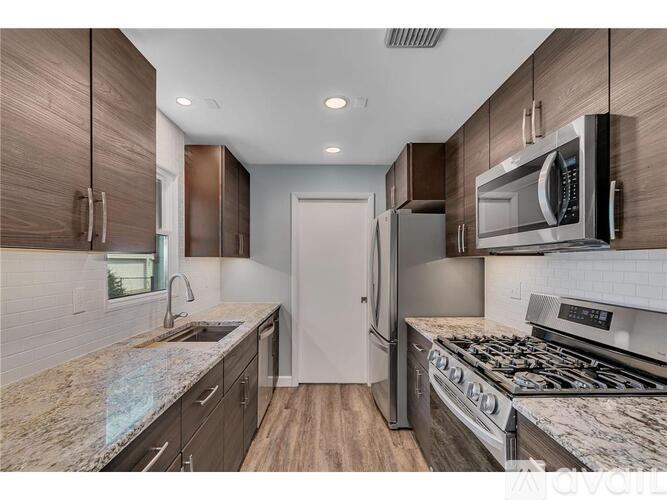 1248 13th Ave N 3 Beds Single Family Home for Rent - Photo gallery 3