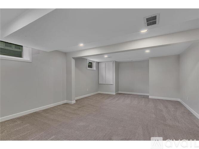 1248 13th Ave N 3 Beds Single Family Home for Rent - Photo gallery 5
