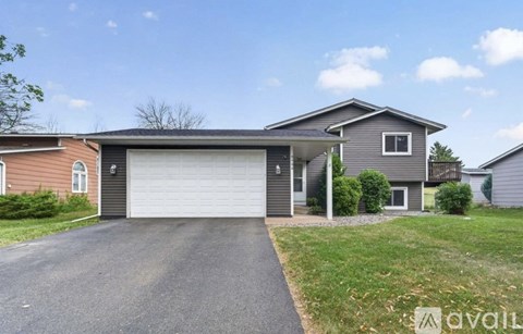9466 Irving Avenue North 3 Beds Apartment for Rent