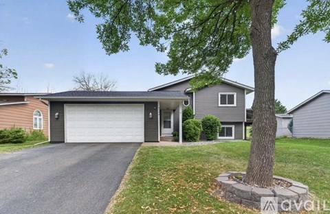 9466 Irving Avenue North 3 Beds Apartment for Rent
