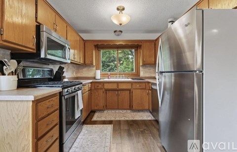 9466 Irving Avenue North 3 Beds Apartment for Rent
