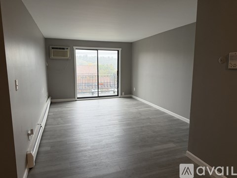 130 Mammoth Road 1 Apartment for Rent
