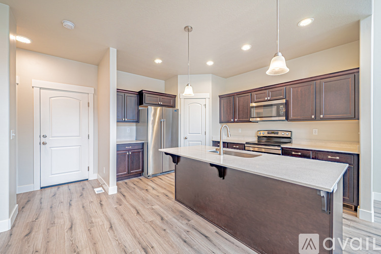 1453 3860 W 4 Beds Apartment for Rent - Photo gallery 1