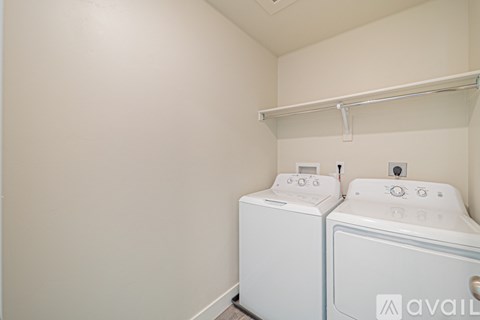 1453 3860 W 4 Beds Apartment for Rent