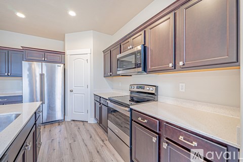 1453 3860 W 4 Beds Apartment for Rent