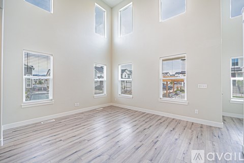 1453 3860 W 4 Beds Apartment for Rent