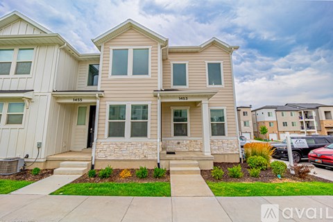 1453 3860 W 4 Beds Apartment for Rent