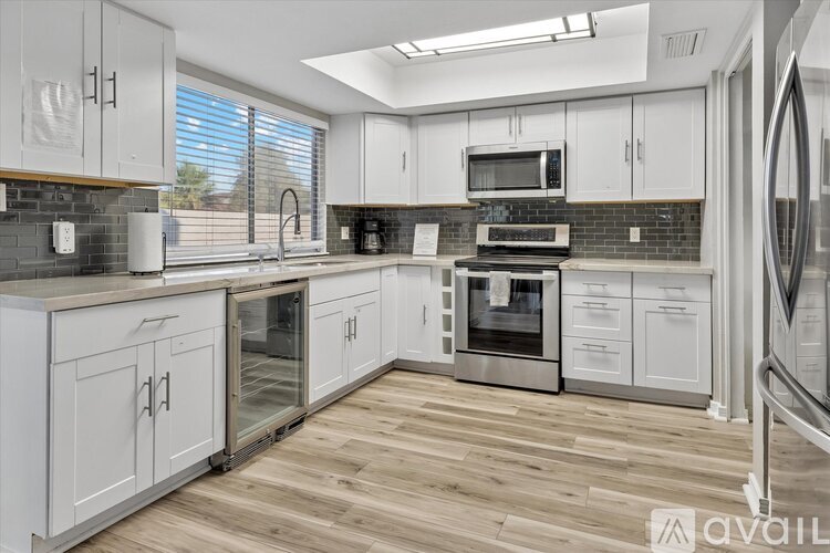 3017 West Sahuaro Drive 5 Beds Single Family Home for Rent - Photo gallery 4